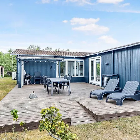 Summer House In Marielyst Дом отдыха *