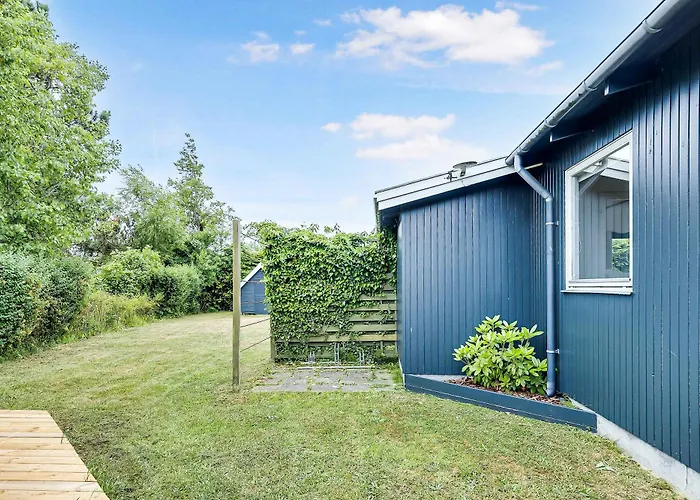 Summer House In Marielyst Hébergement de vacances Bøtø By