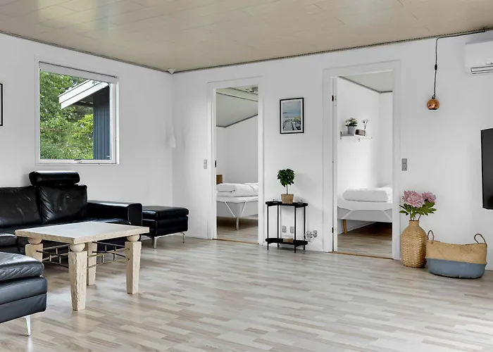 Summer House In Marielyst Hébergement de vacances *