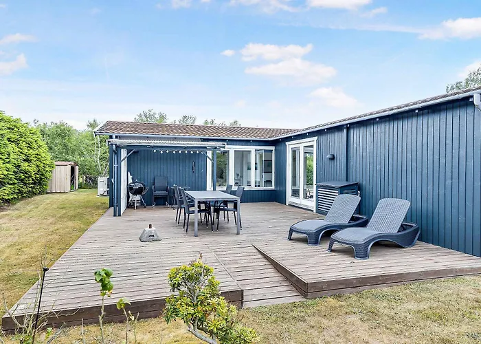 Summer House In Marielyst Hébergement de vacances *