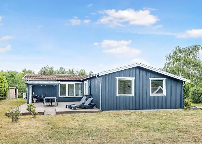 Summer House In Marielyst Hébergement de vacances Bøtø By